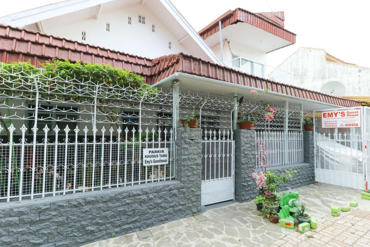 Emy'S Guesthouse Jenggrik Ngoại thất bức ảnh