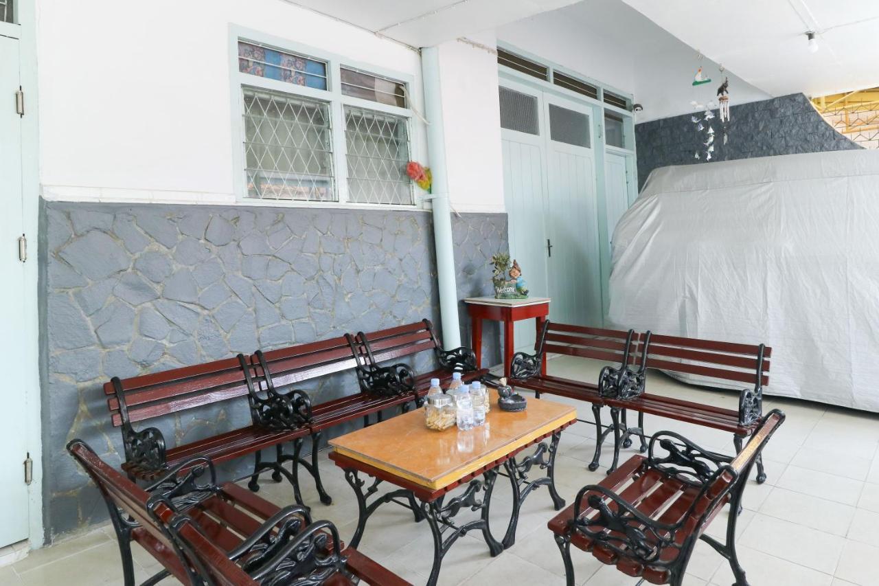 Emy'S Guesthouse Jenggrik Ngoại thất bức ảnh