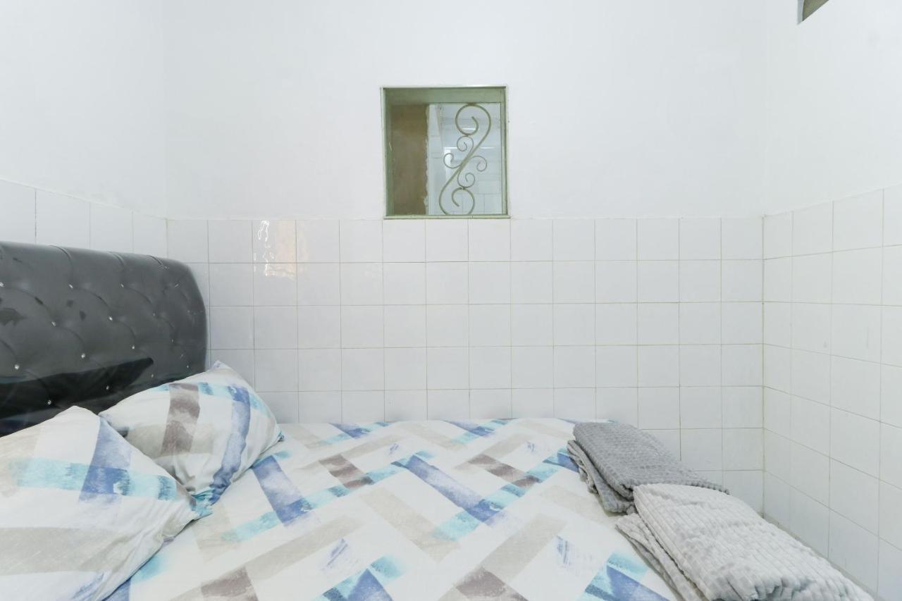 Emy'S Guesthouse Jenggrik Ngoại thất bức ảnh
